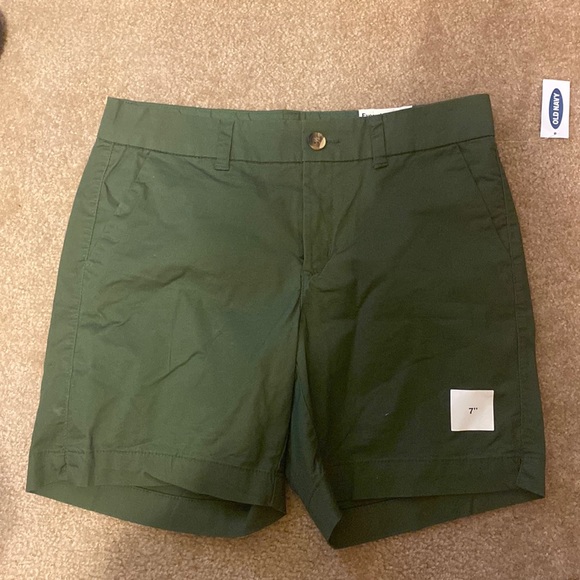 Old Navy Pants - NWT Old Navy Everyday Mid-rise Short